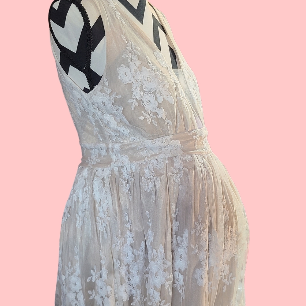 Extra Long Ivory Lace Overlay V-Neck Maxi Dress - Picture 4 of 5